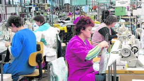 V tekstilni in usnjarskopredelovalni branži smo lani izgubili največ delovnih me