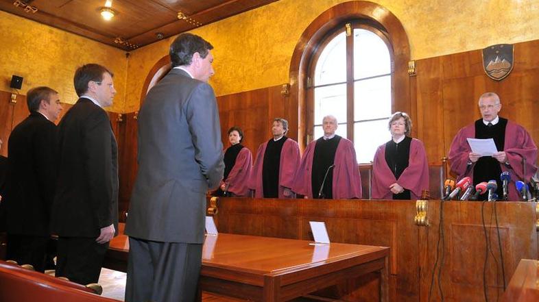 Prejšnji teden je bil Zalar s premierjem Pahorjem na ustavnem sodišču zaradi arb