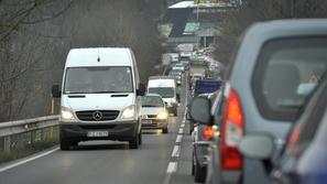 Delna zapora mosta, Medno