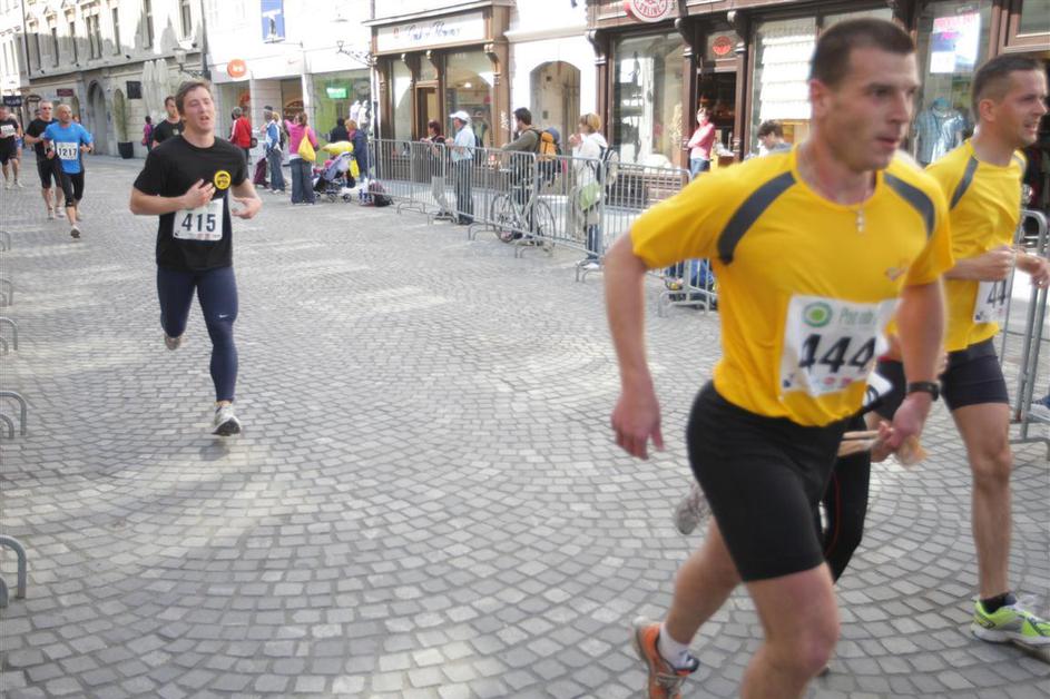 Če želite visokoresolucijsko fotografijo, nam pošljite elektronsko sporočilo na 