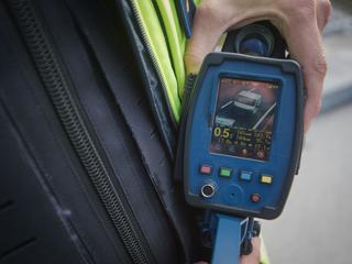 Avtocestna policija radar merilnik merjenje hitrosti varnostna razdalja