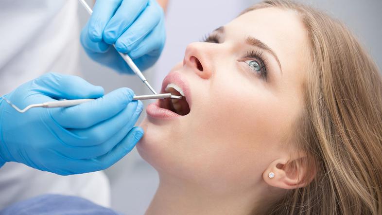 zobozdravnik zobje ustna votlina