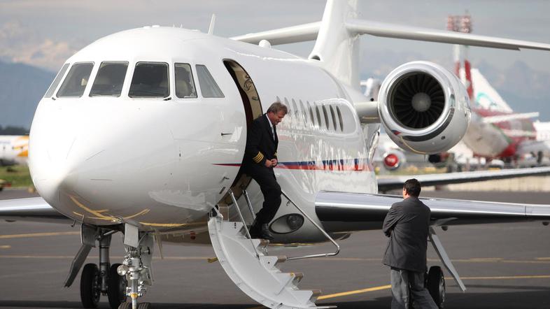 Leta 2001 je Drnovškova vlada falcon kupila za več kot 20 milijonov evrov, danes