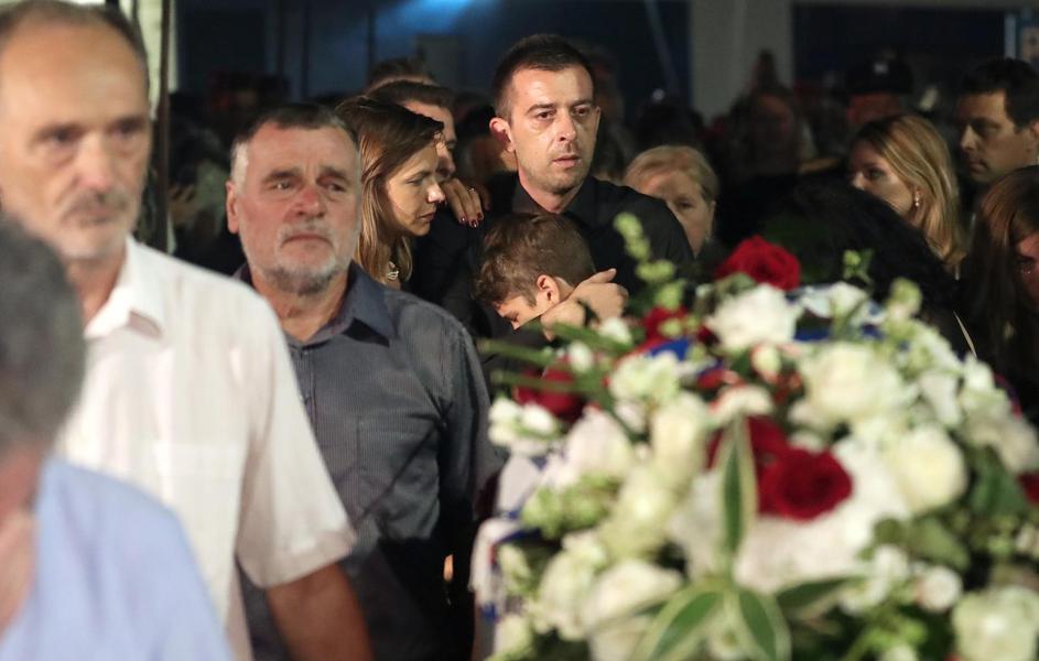 Oliver Dragojević še zadnjič prispel v Velo Luko na Korčuli