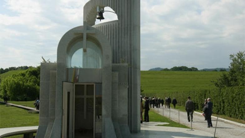 Slovesno mašo na Teharjih bo vodil mariborski nadškof pomočnik in administrator 