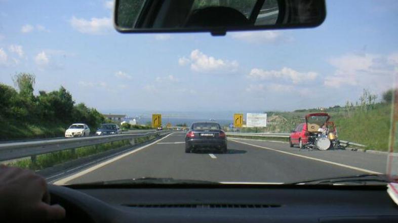 Bobnanje na avtocesti.