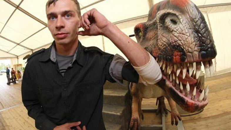 Za dobro fotografijo je tvegal nekaj centimetrov dolgo odrgnino, ki je nastala o