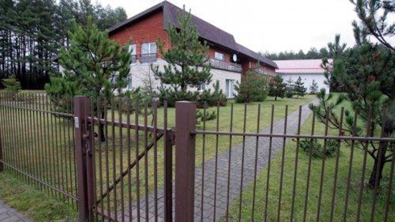 Objekt je bil obnovljen v rekordnem času, okoli zemljišča je bila postavljena vi