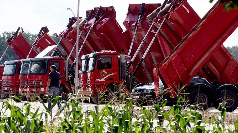 Stožice, protest, tovornjaki, tovornjakarji, podizvajalci