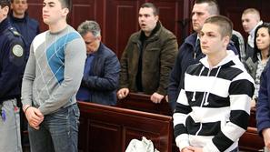 Radojević (levo) in Savić (desno) že prestajata zaporni kazni zaradi bombnega na