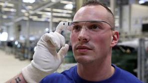 Volkswagnovi delavci s tehnološkimi 3D očali