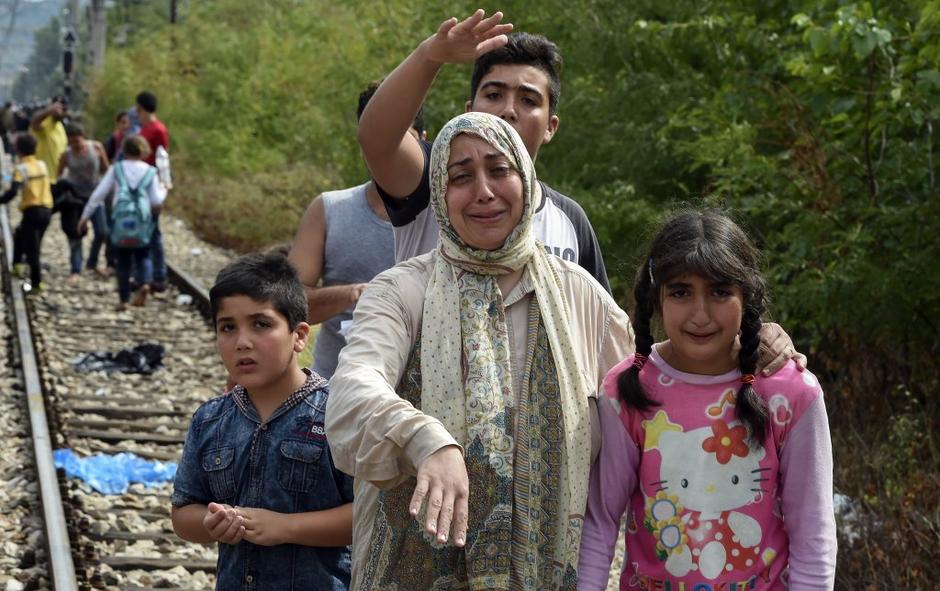 Begunci na makedonski meji  | Avtor: EPA/GEORGI LICOVSKI