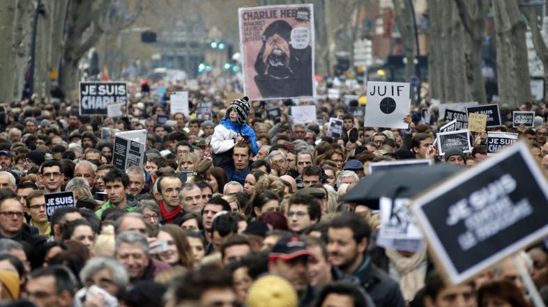 Zborovanja v spomin na 17 žrtev terorističnih napadov.
