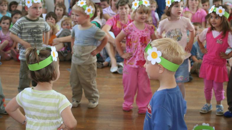 Starši bodo plačevali enake cene programov predšolske vzgoje kot zadnji dve leti