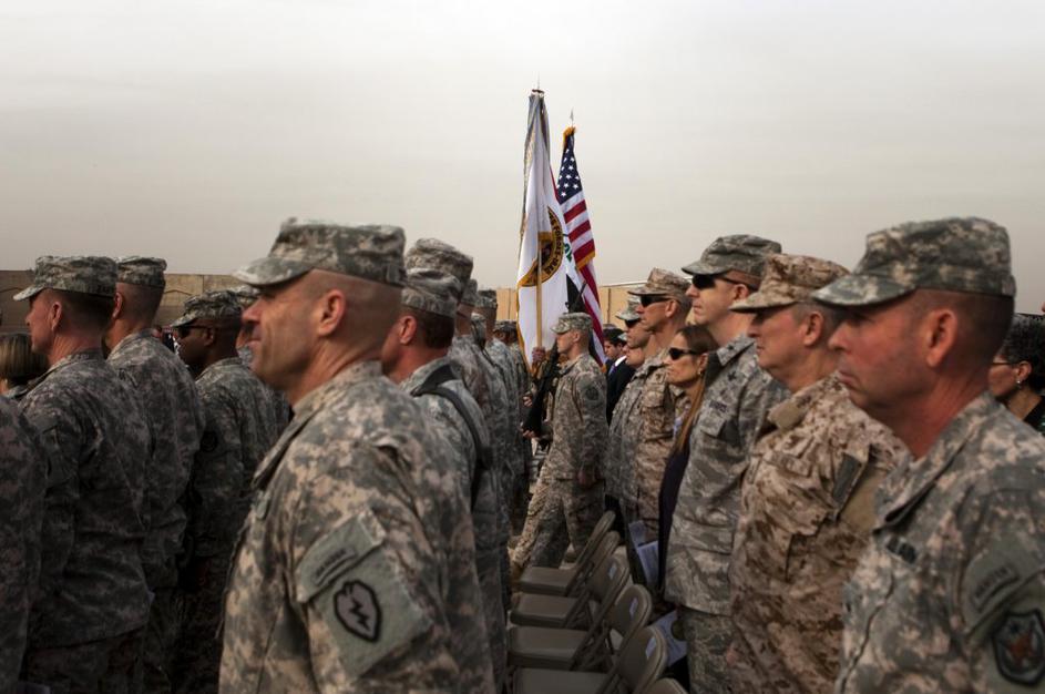 Na ceremoniji ob spustu ameriške zastave v Iraku.