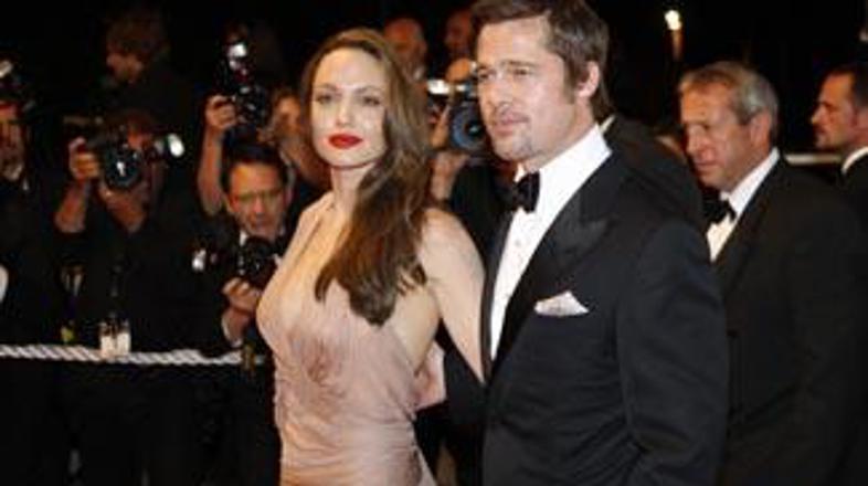 Brad in Angelina se igricam najraje predajata v bazenu.