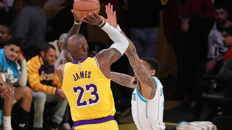 LeBron James vs Charlotte