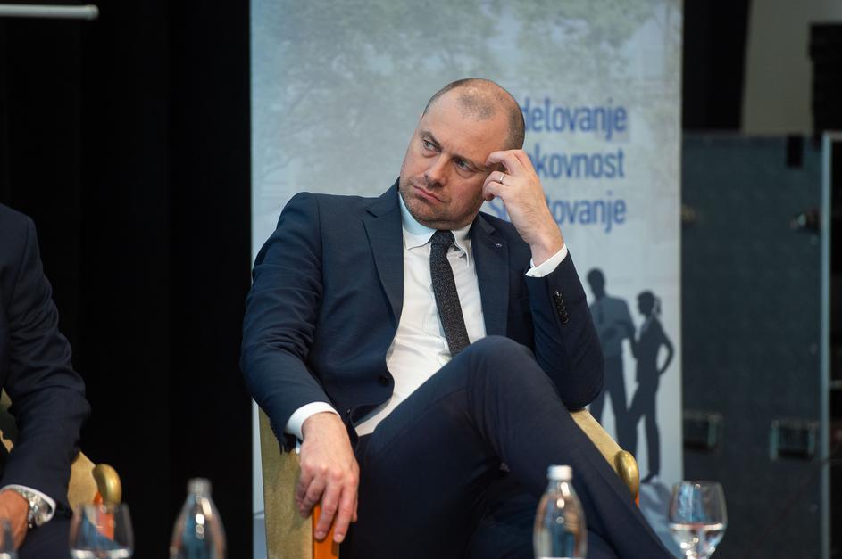 Blaž Brodnjak, predsednik uprave NLB, bančna konferenca