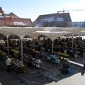 Na tržnici si kljub težavam še vedno prizadevajo za postavitev fiksne strehe, ki