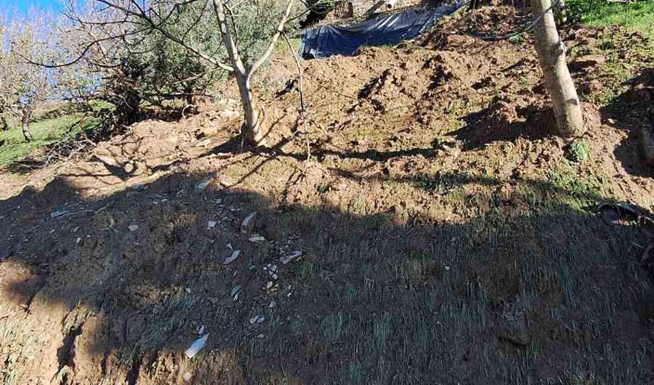 Zaradi plazov v Brdih dostop do Kožbanjskega kota mogoč le z intervencijskimi vozili