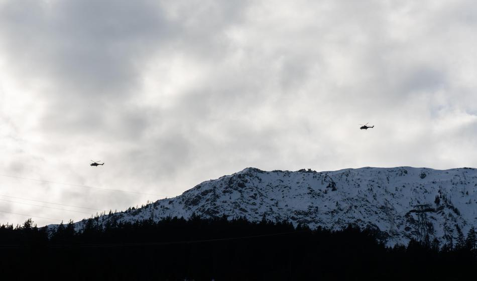 Tragedija v gorah: Plaz pod seboj pokopal tri smučarje