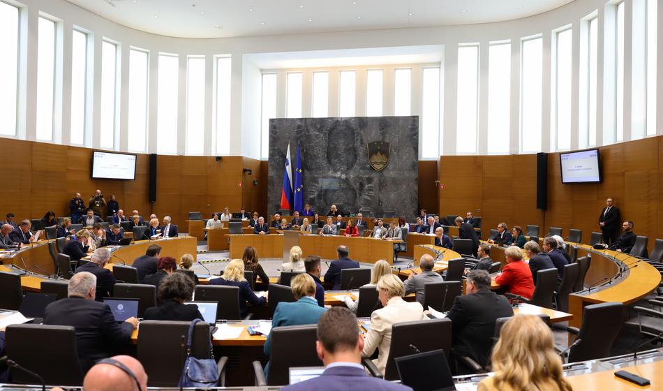 Potrjena državna proračuna, poraba rekordna