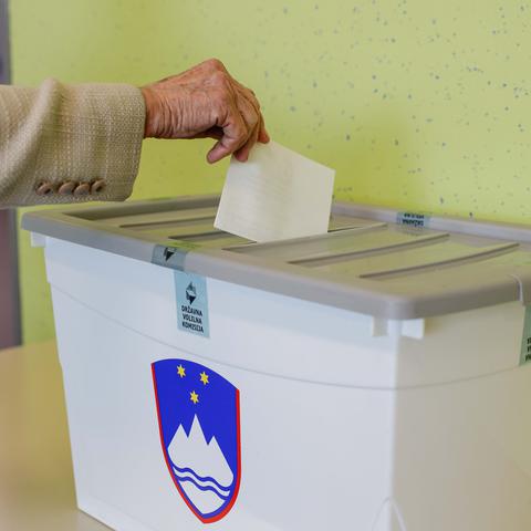 referendum o uveljavitvi zakona o dodatku k pokojnini za izjemne dosežke na področju umetnosti