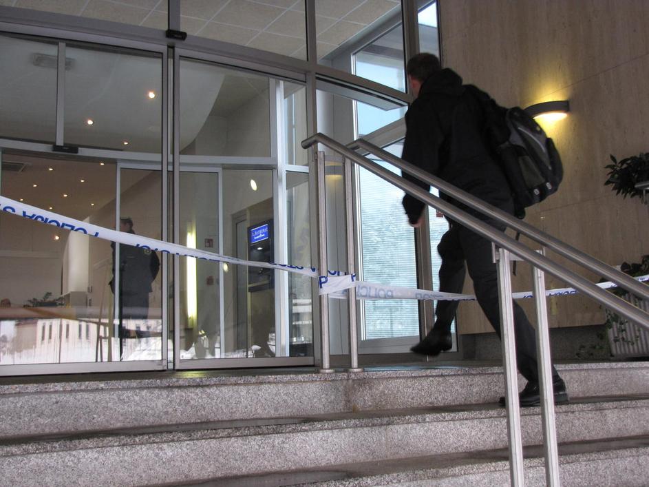 Preiskava v Merkurjevi poslovni stavbi v Naklem. 