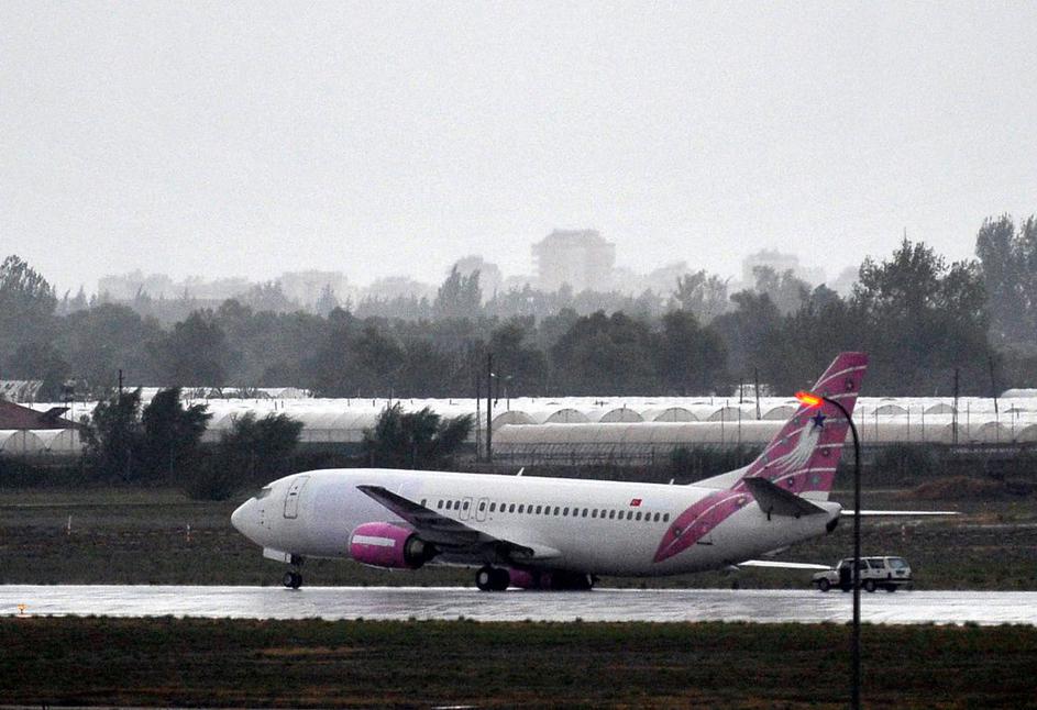 Trdi pristanek letala.