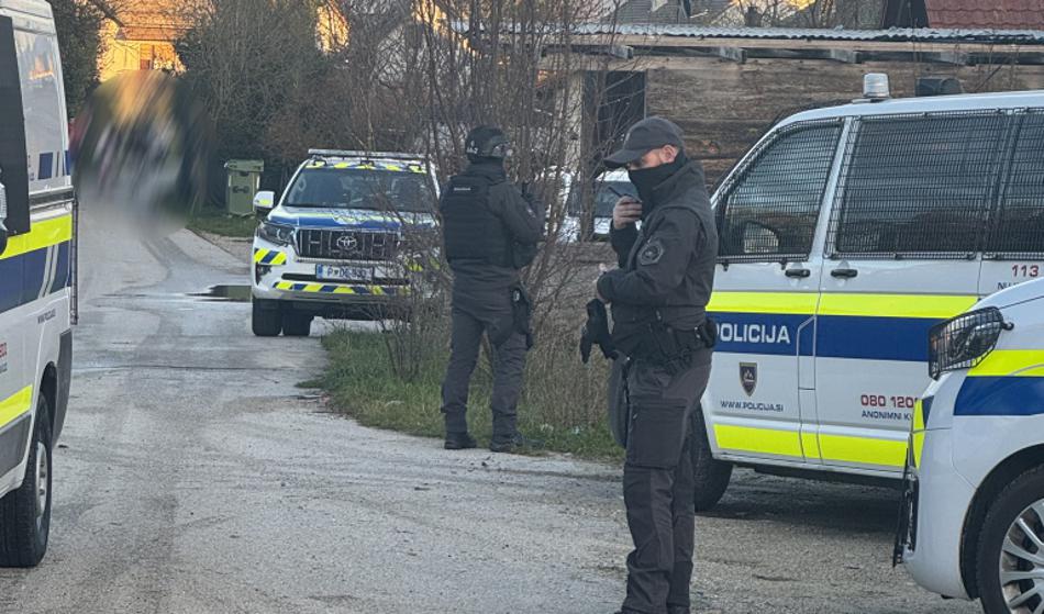 Po grozljivki v Novem mestu policija v hišne preiskave, vse to so zasegli