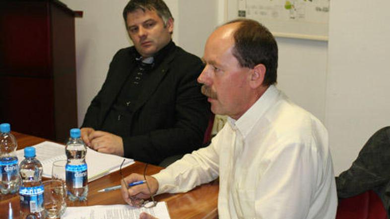 Štefan Velečič, direktor komunale (v ospredju), je povedal, da bodo občani dobil