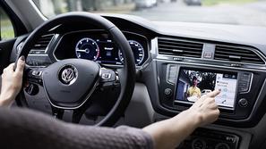 Volkswagen car-net door bird 