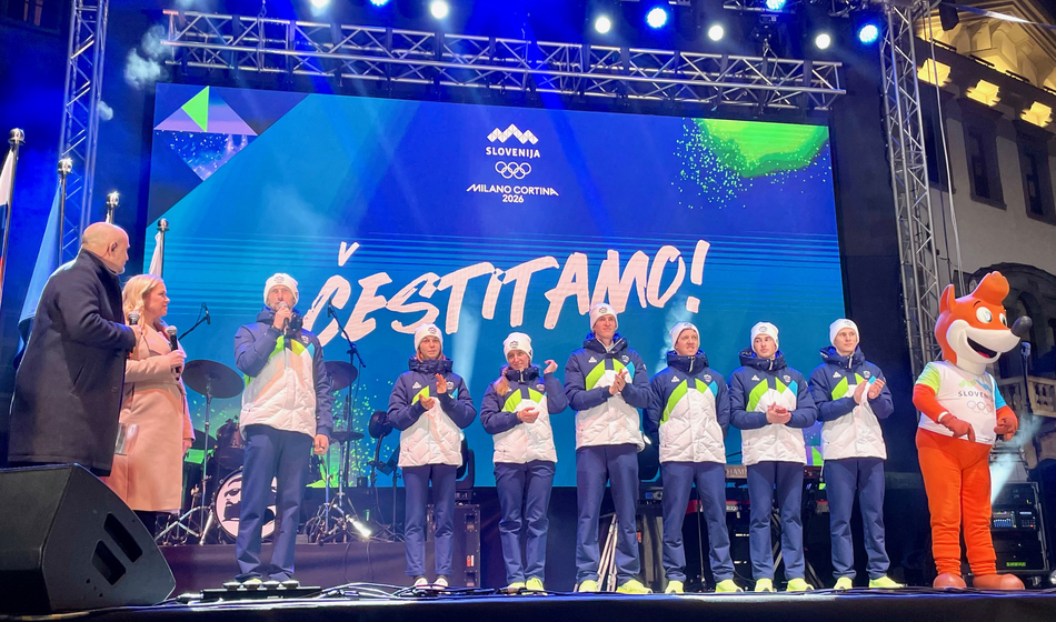 Navijači so sprejeli zlate skakalce