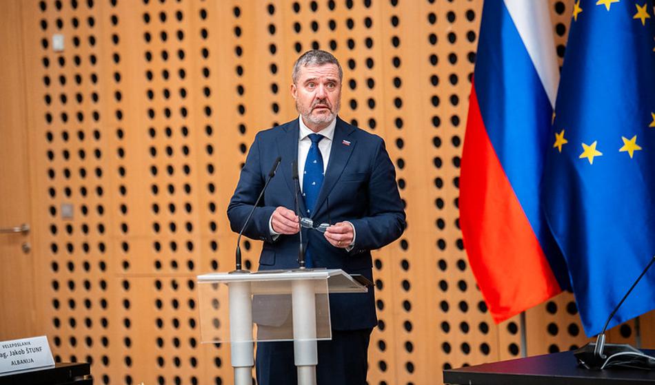 Velika čistka na zunanjem ministrstvu