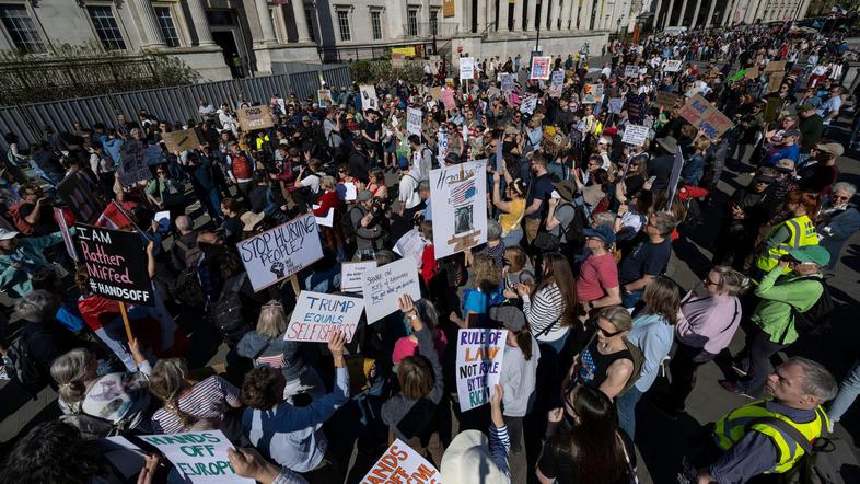 protest proti Trumpu v Londonu