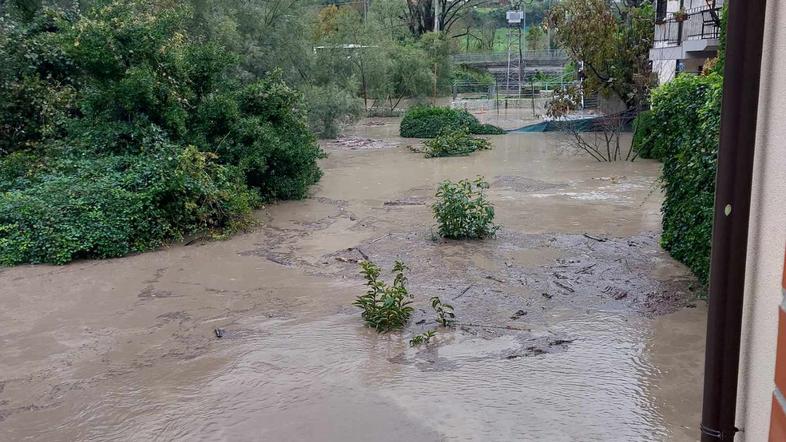 razlivanje Bače v Bači pri Modreju
