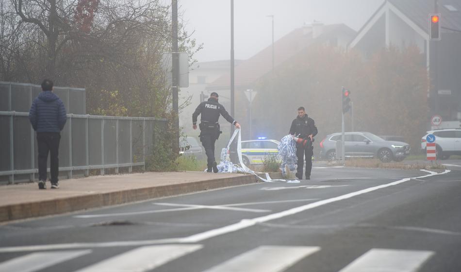 Klicala policijo, da jo je nekdo zmasakriral z nožem, potem se ni več javljala