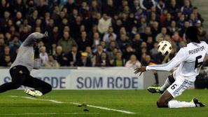 Emmanuel Adebayor je Tottenhamu na devetih tekmah (še v majici Arsenala) zabil o