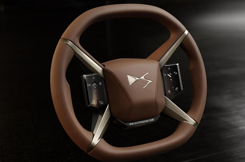 DS N°8 električni avto