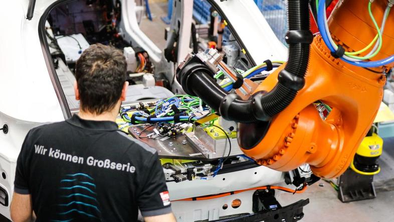 Roboti v proizvodnji