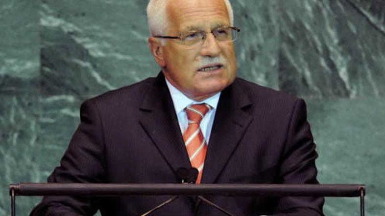 Vaclav Klaus je poklical predsedujočega EU in ga seznanil s pogojem.