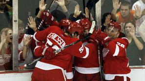 Detroit je Vancouvru nasul kar pet zadetkov. (Foto: Reuters)