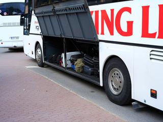 avtobus z odprtim prostorom za prtljago