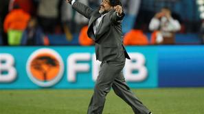 Maradona kritizira sojenje, čeprav je Tevez svoj prvi gol na tekmi osmine finala