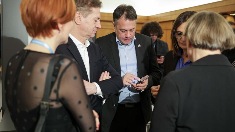 Asta Vrečko, Robert Golob, Matej Arčon