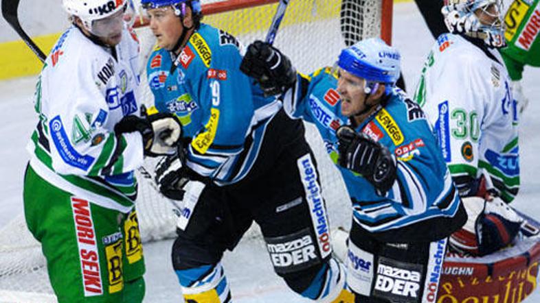 Hokejisti Linza so s četrtkovo zmago nad Olimpijo ujeli zadnji vlak, ki še vodi 