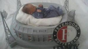 Feyenoord De Kuip posteljica Lennox novorojenček