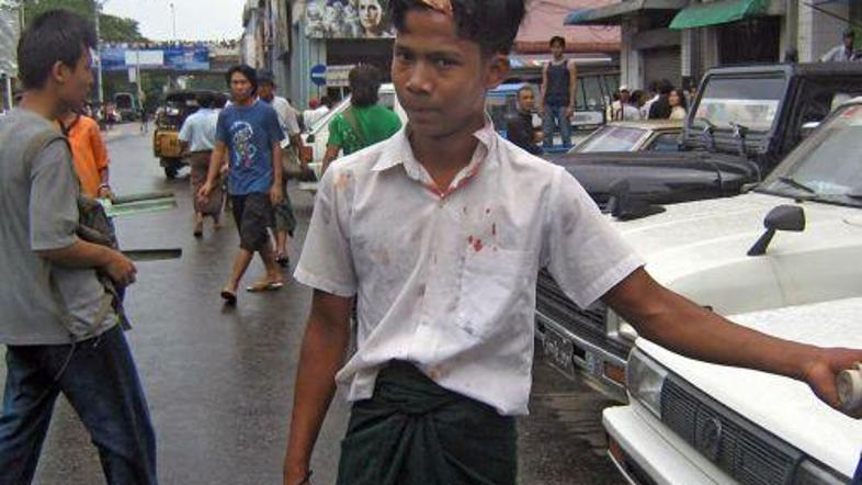 Posnetke dogajanja v Mjanmaru je težko dobiti. Veliko informacij o razmerah v dr