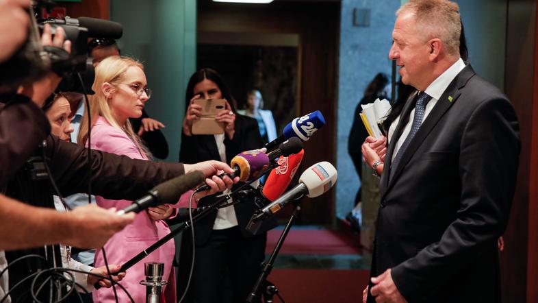 interpelacija Zdravko Počivalšek