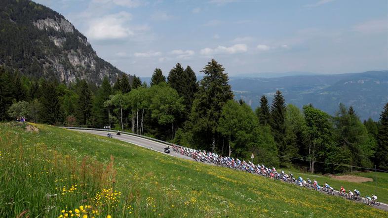 Za kolesarji je osem etap Gira. (Foto: Reuters)